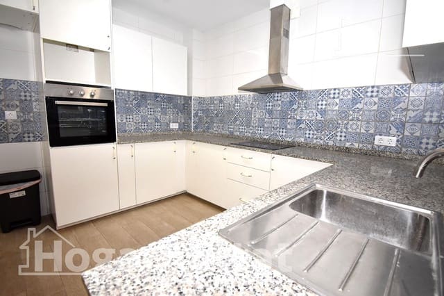 3 bedroom Townhouse for sale in Aldaia - € 300,000 (Ref: 9913233)