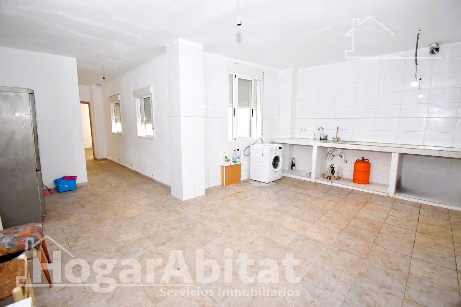 6 bedroom Townhouse for sale in Alzira - € 250,000 (Ref: 9913234)