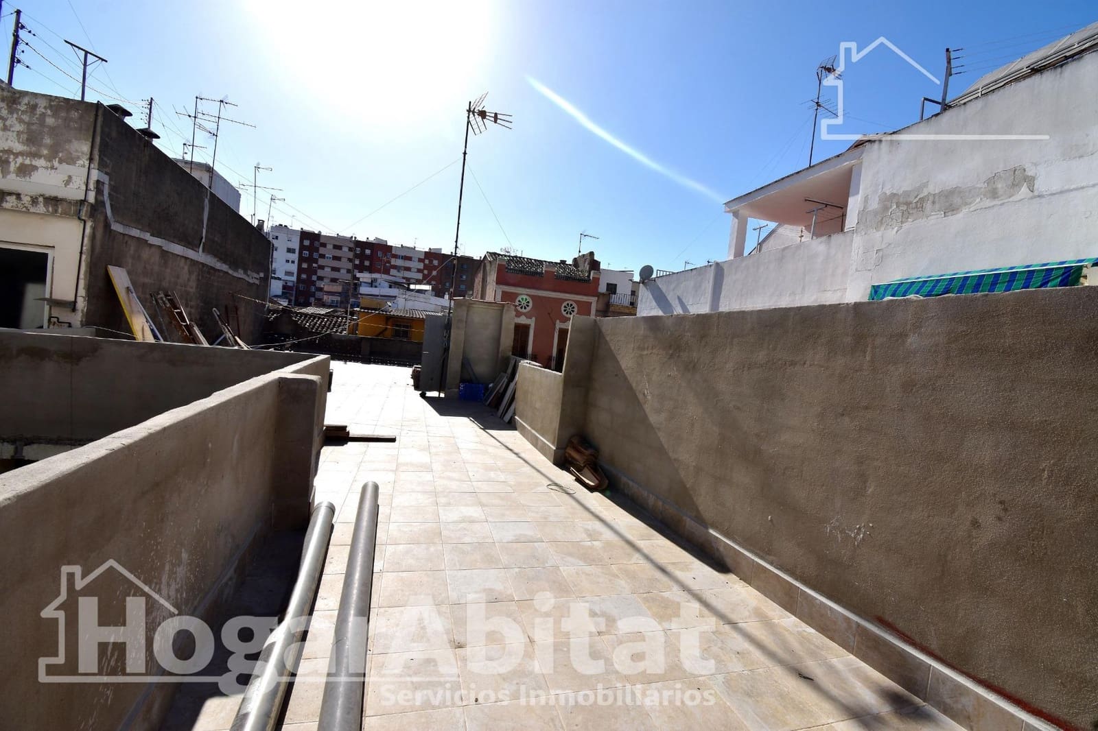 6 bedroom Townhouse for sale in Alzira - € 250,000 (Ref: 9913234)
