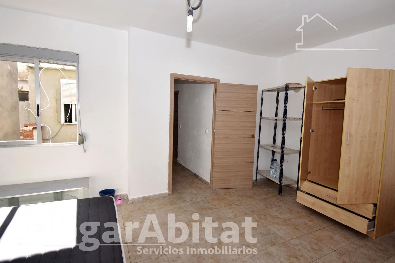 6 bedroom Townhouse for sale in Alzira - € 250,000 (Ref: 9913234)