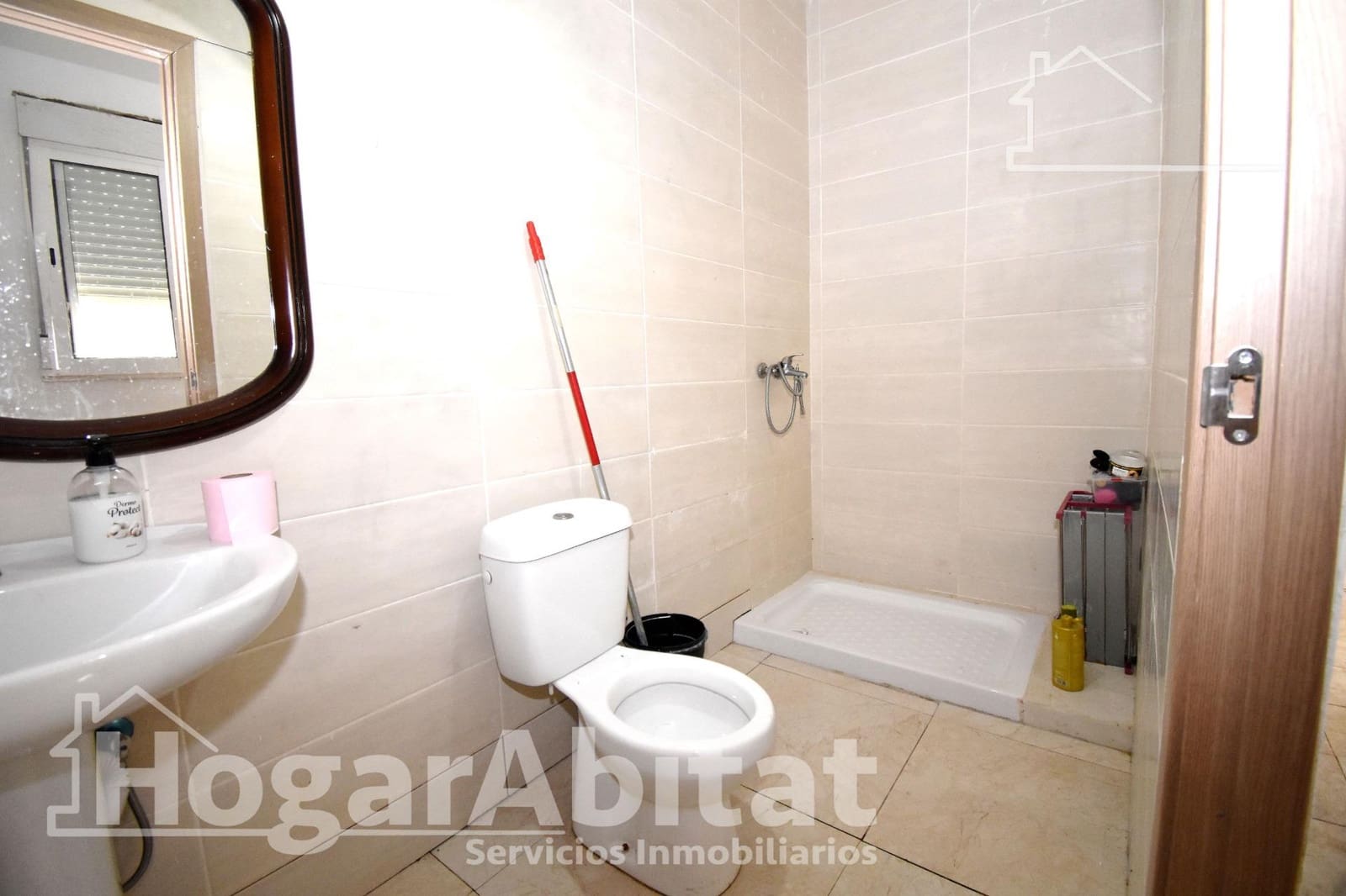 6 bedroom Townhouse for sale in Alzira - € 250,000 (Ref: 9913234)