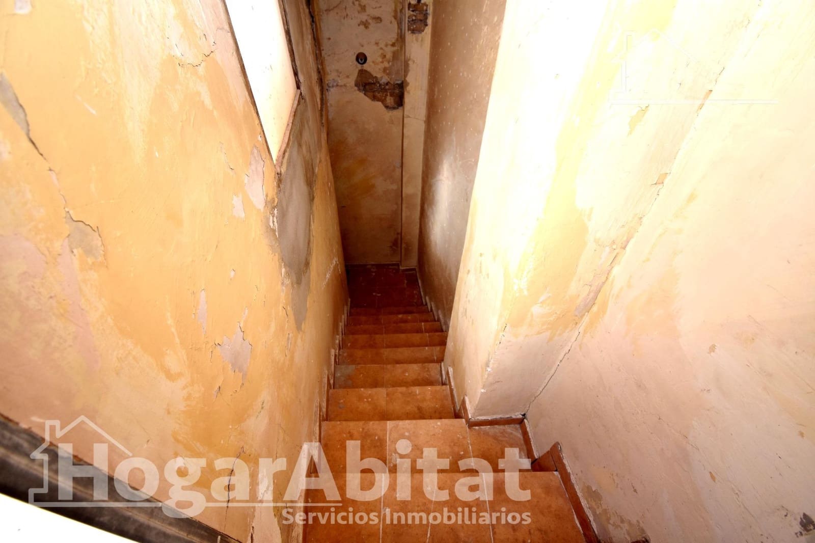 6 bedroom Townhouse for sale in Alzira - € 250,000 (Ref: 9913234)