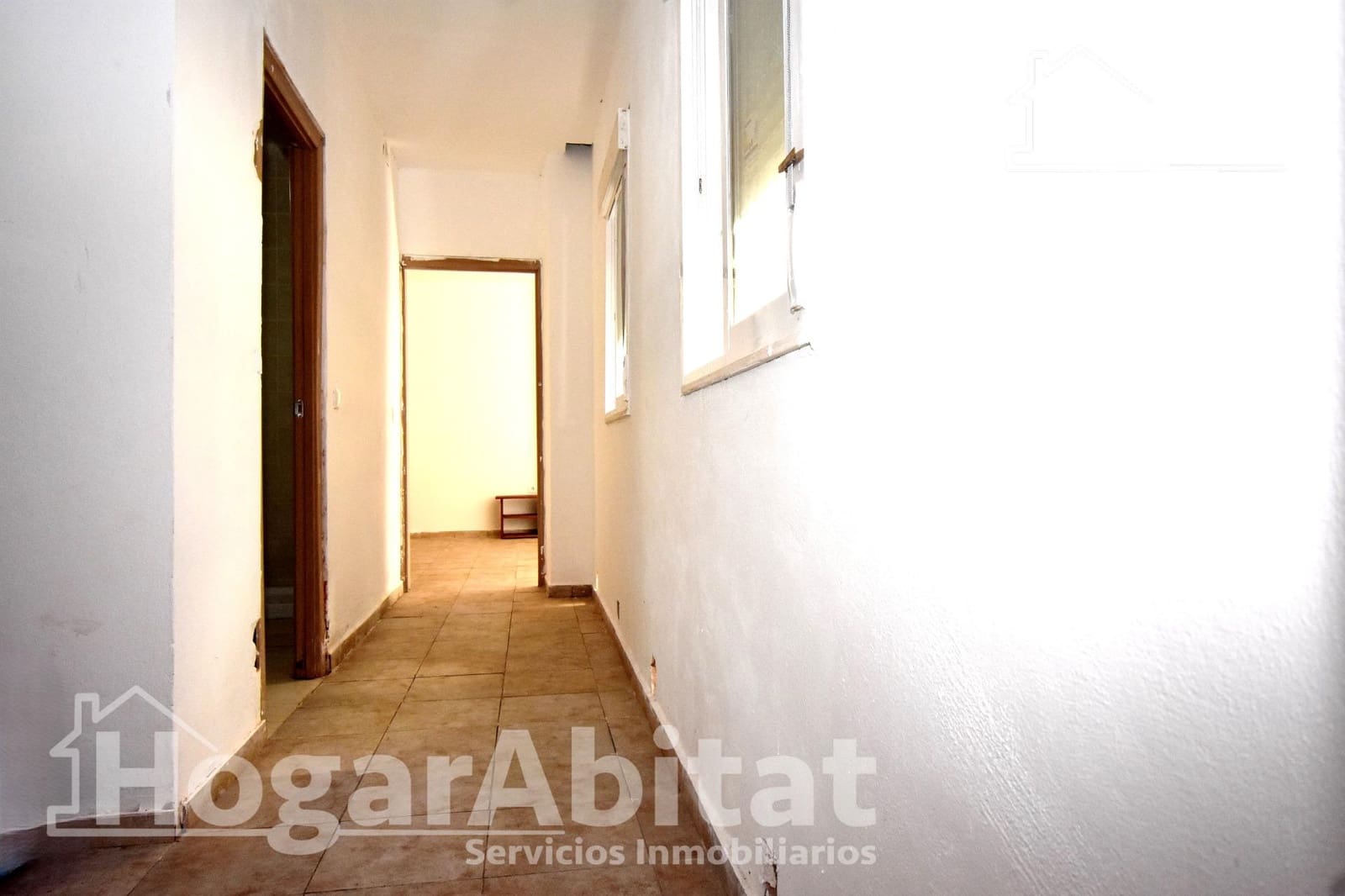 6 bedroom Townhouse for sale in Alzira - € 250,000 (Ref: 9913234)