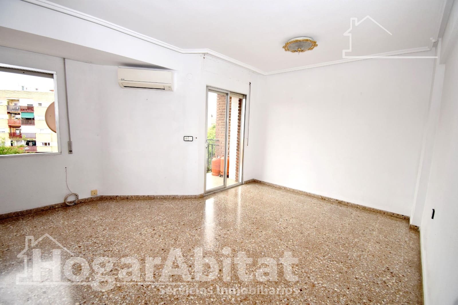 4 bedroom Flat for sale in Alaquas - € 190,000 (Ref: 9920468)