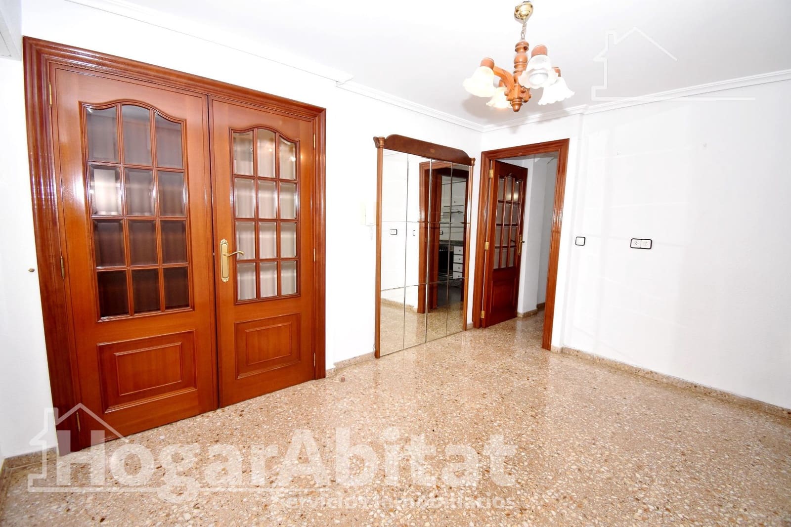 4 bedroom Flat for sale in Alaquas - € 190,000 (Ref: 9920468)