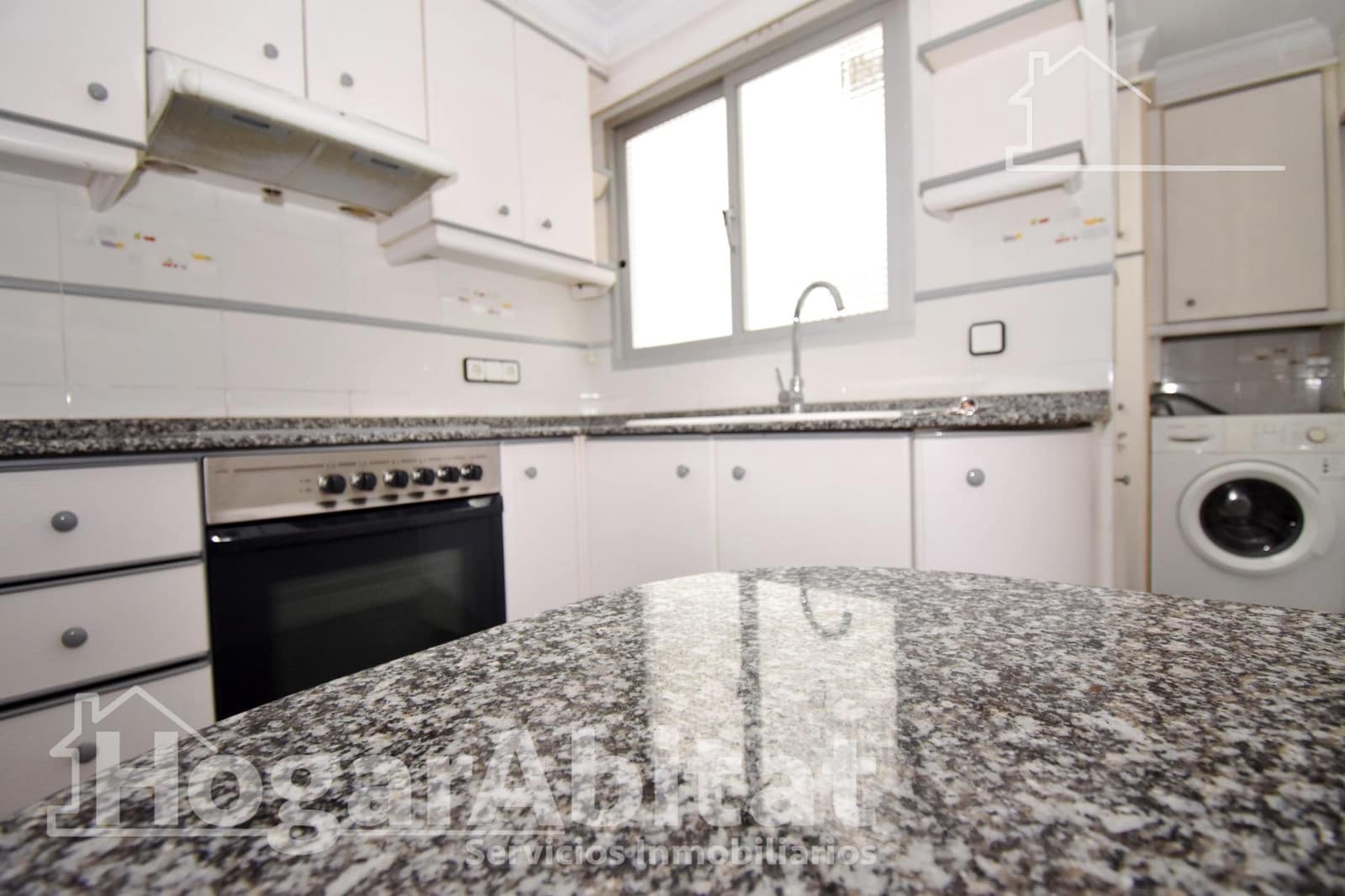 4 bedroom Flat for sale in Alaquas - € 190,000 (Ref: 9920468)