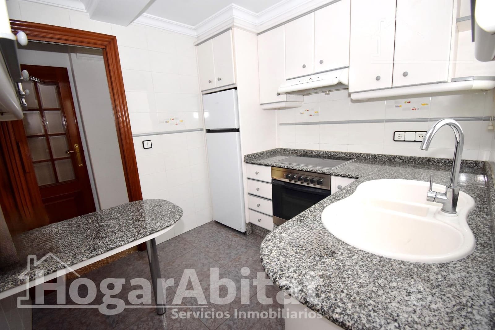4 bedroom Flat for sale in Alaquas - € 190,000 (Ref: 9920468)