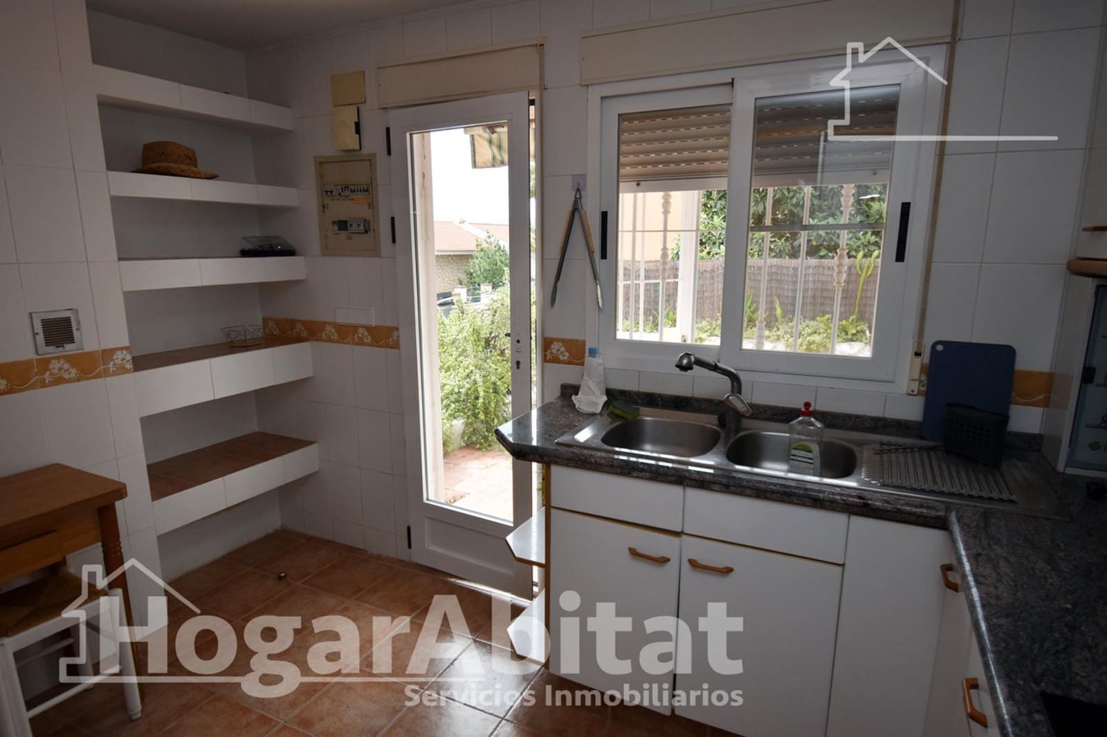 3 bedroom Villa for sale in Borriol with pool garage - € 285,000 (Ref: 9920473)