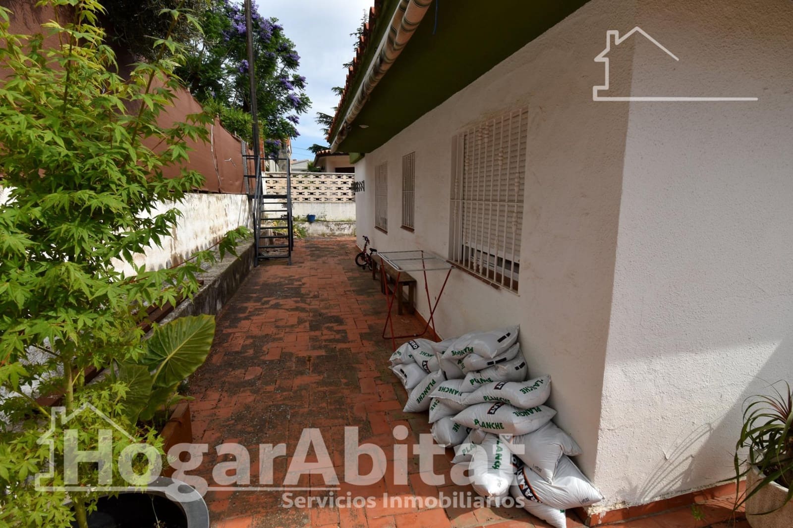 3 bedroom Villa for sale in Borriol with pool garage - € 285,000 (Ref: 9920473)