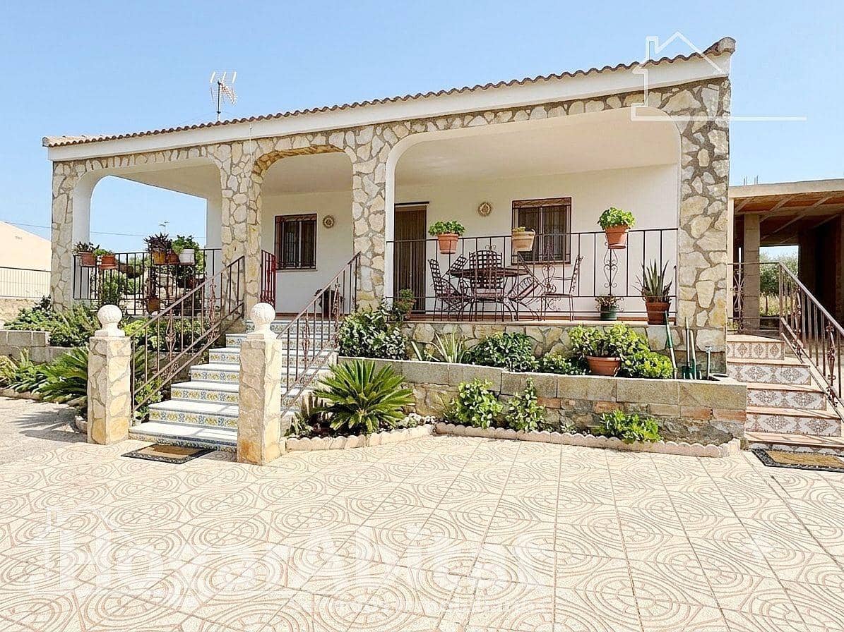 4 bedroom Villa for sale in L'Alcora with garage - € 160,000 (Ref: 9927475)