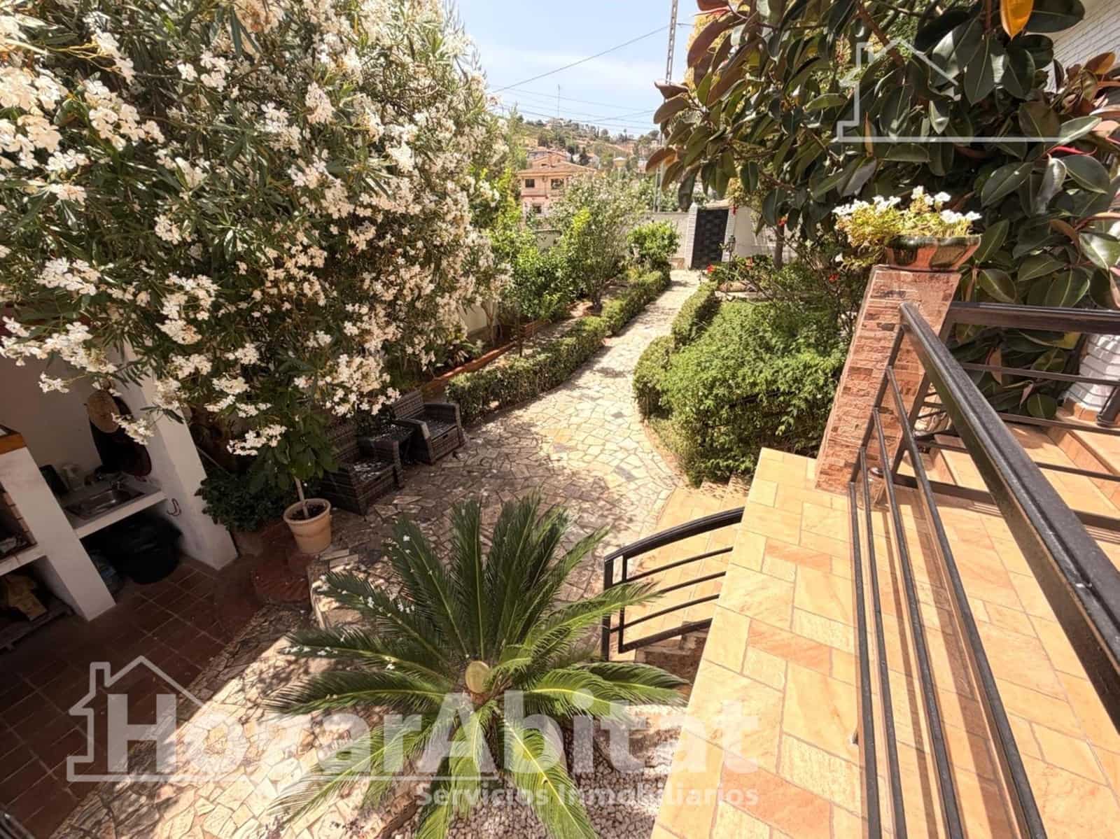 3 bedroom Villa for sale in Valencia city with pool garage - € 398,000 (Ref: 9927483)