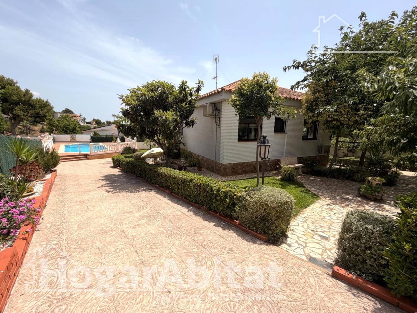 3 bedroom Villa for sale in Valencia city with pool garage - € 398,000 (Ref: 9927483)