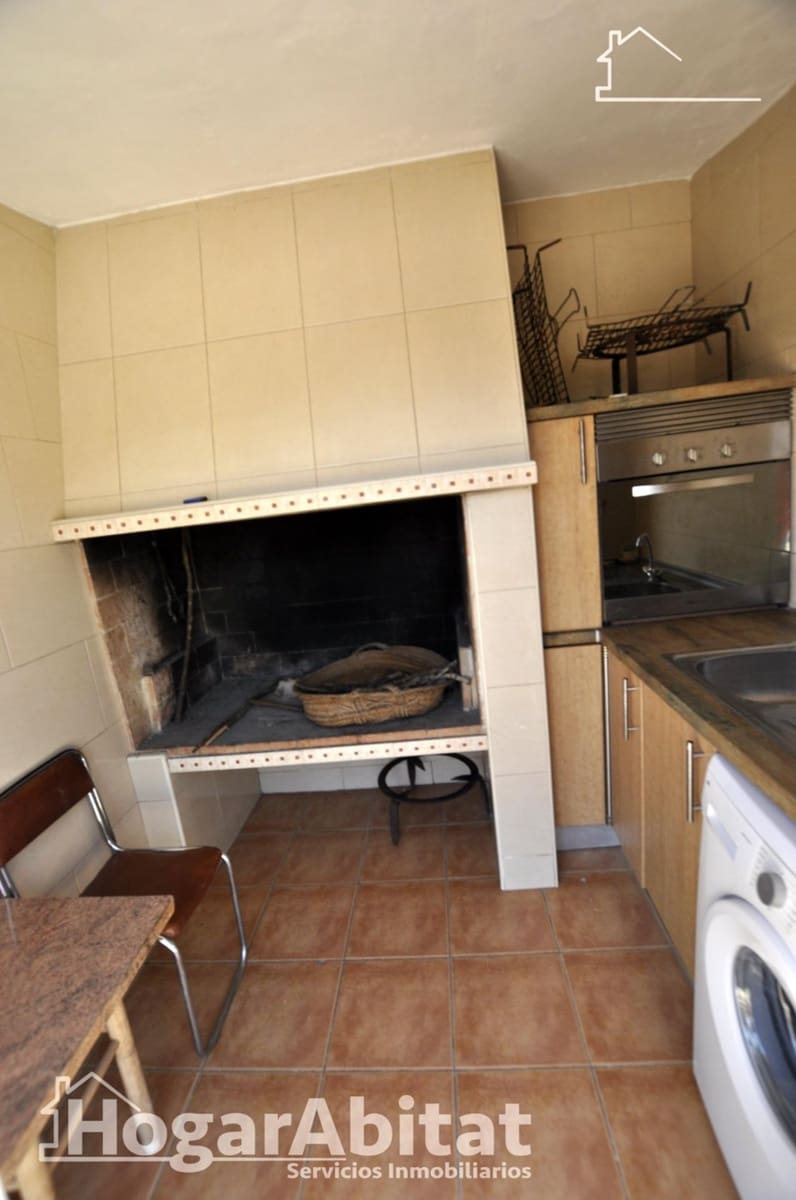 3 bedroom Villa for sale in Godelleta with pool garage - € 225,000 (Ref: 9927490)