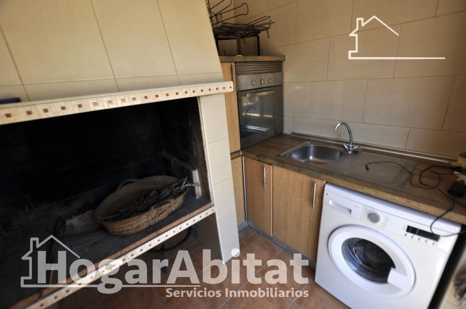 3 bedroom Villa for sale in Godelleta with pool garage - € 225,000 (Ref: 9927490)