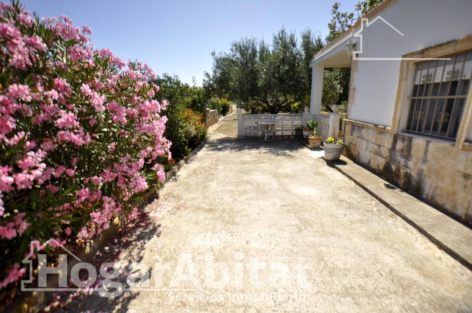 3 bedroom Villa for sale in Godelleta with pool garage - € 225,000 (Ref: 9927490)