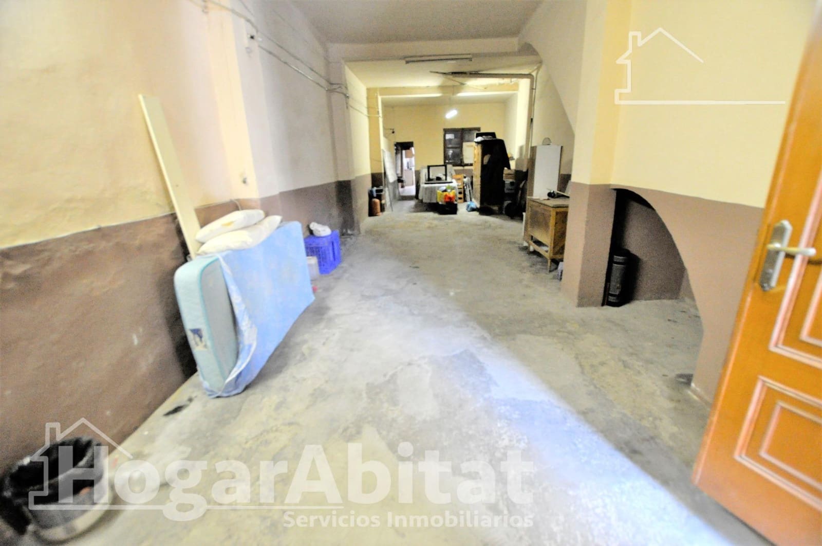 4 bedroom Townhouse for sale in La Pobla de Vallbona with garage - € 330,000 (Ref: 9927493)