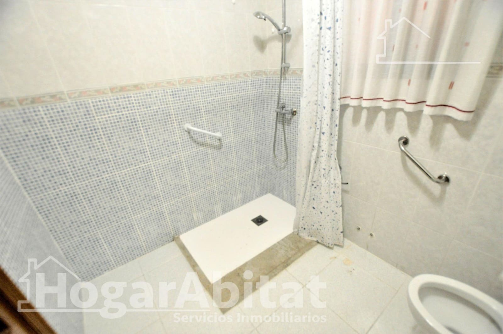 4 bedroom Townhouse for sale in La Pobla de Vallbona with garage - € 330,000 (Ref: 9927493)