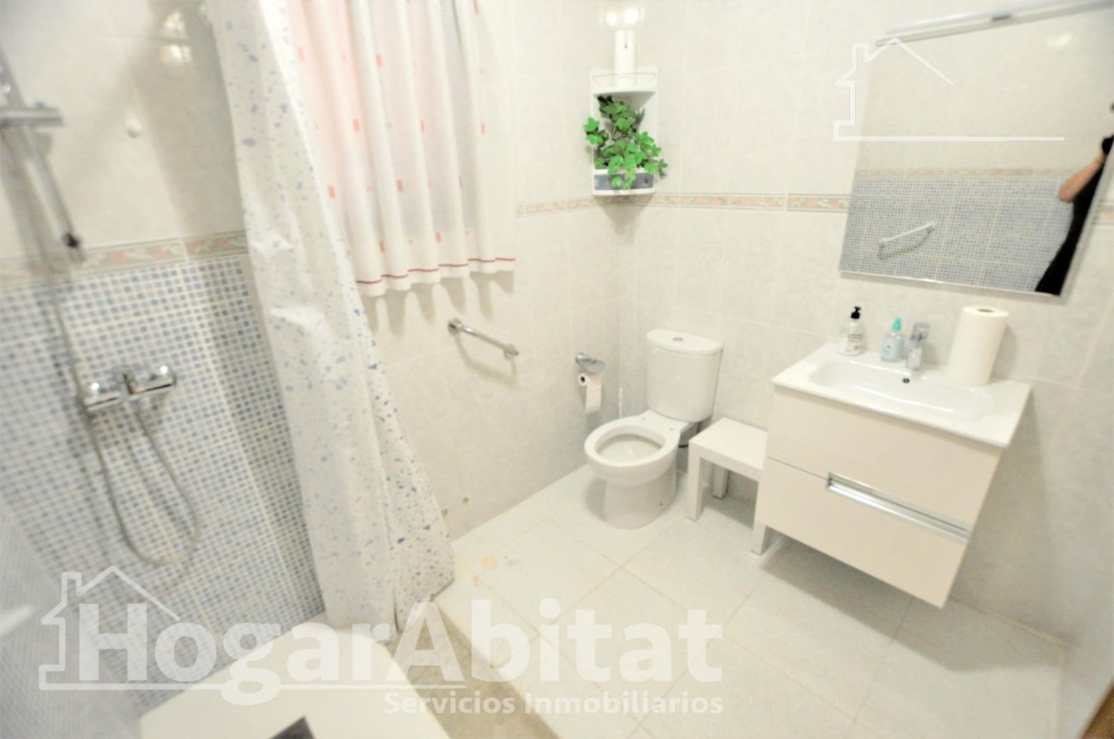 4 bedroom Townhouse for sale in La Pobla de Vallbona with garage - € 330,000 (Ref: 9927493)
