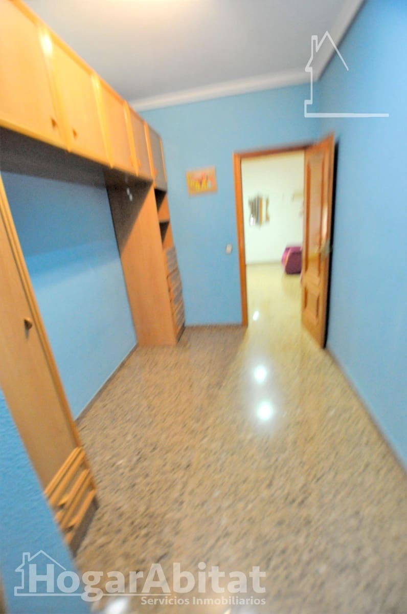 4 bedroom Townhouse for sale in La Pobla de Vallbona with garage - € 330,000 (Ref: 9934273)