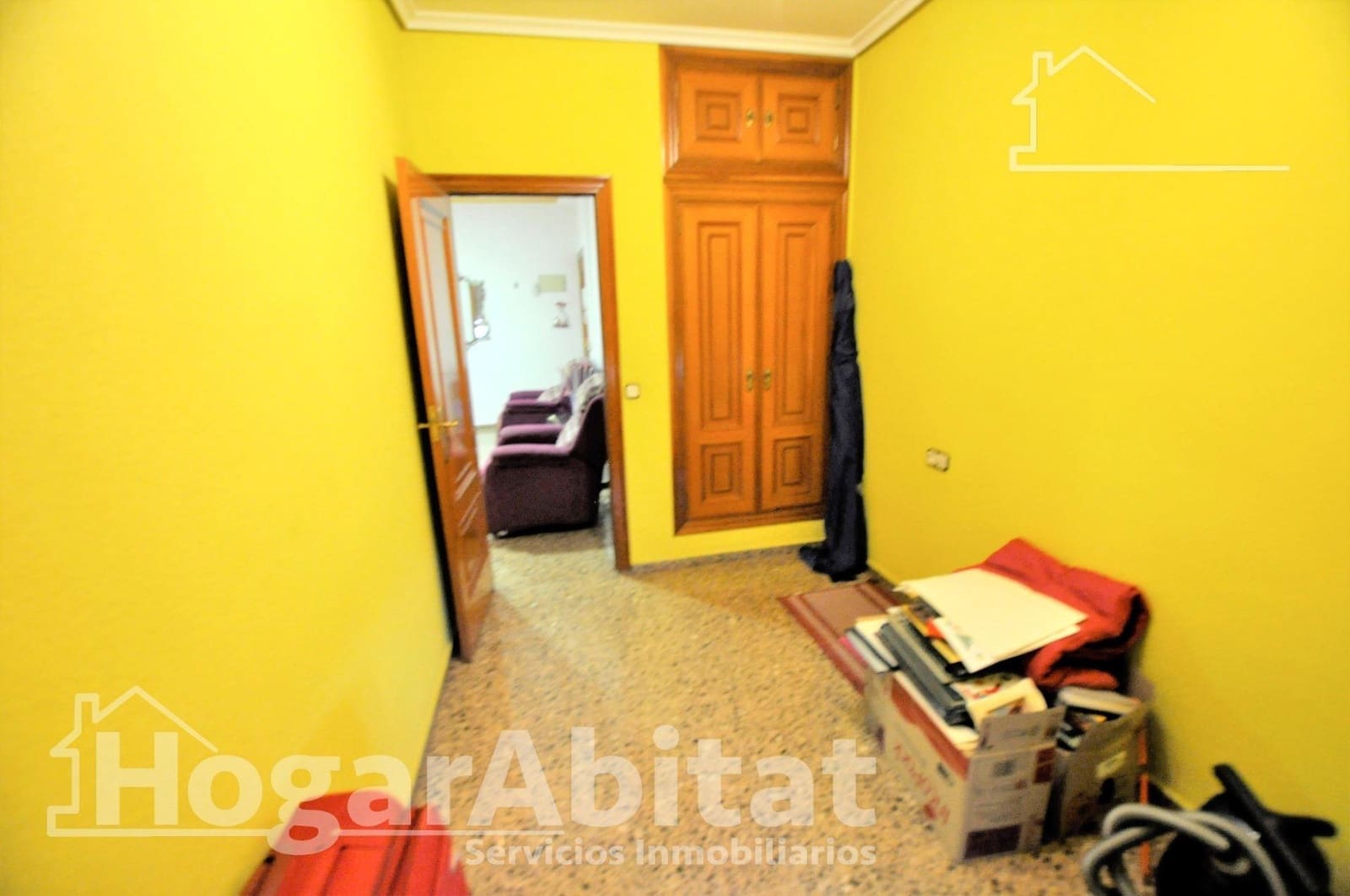 4 bedroom Townhouse for sale in La Pobla de Vallbona with garage - € 330,000 (Ref: 9934273)
