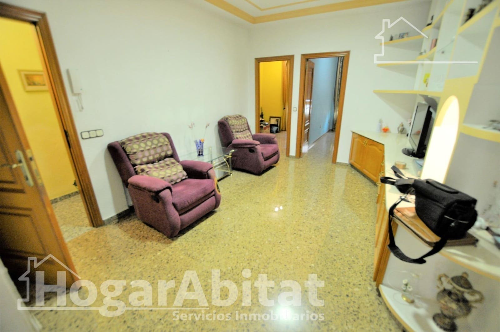 4 bedroom Townhouse for sale in La Pobla de Vallbona with garage - € 330,000 (Ref: 9934273)