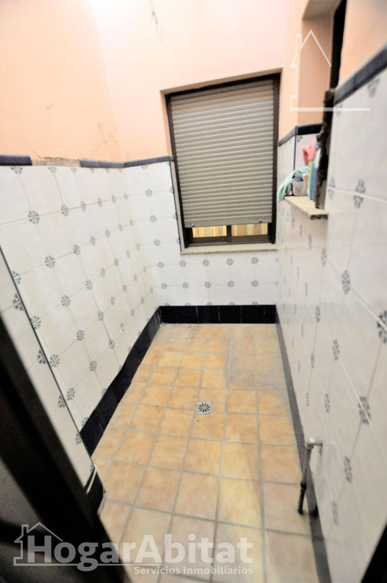 4 bedroom Townhouse for sale in La Pobla de Vallbona with garage - € 330,000 (Ref: 9934273)