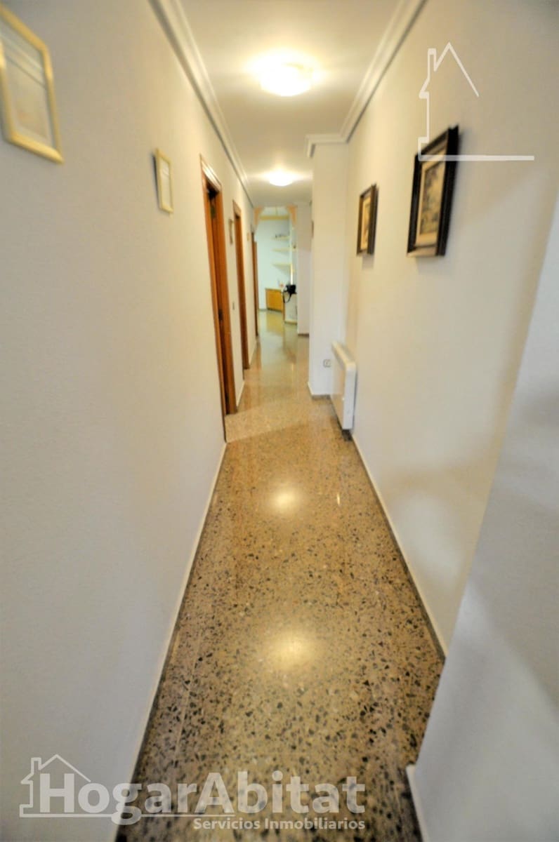 4 bedroom Townhouse for sale in La Pobla de Vallbona with garage - € 330,000 (Ref: 9934273)