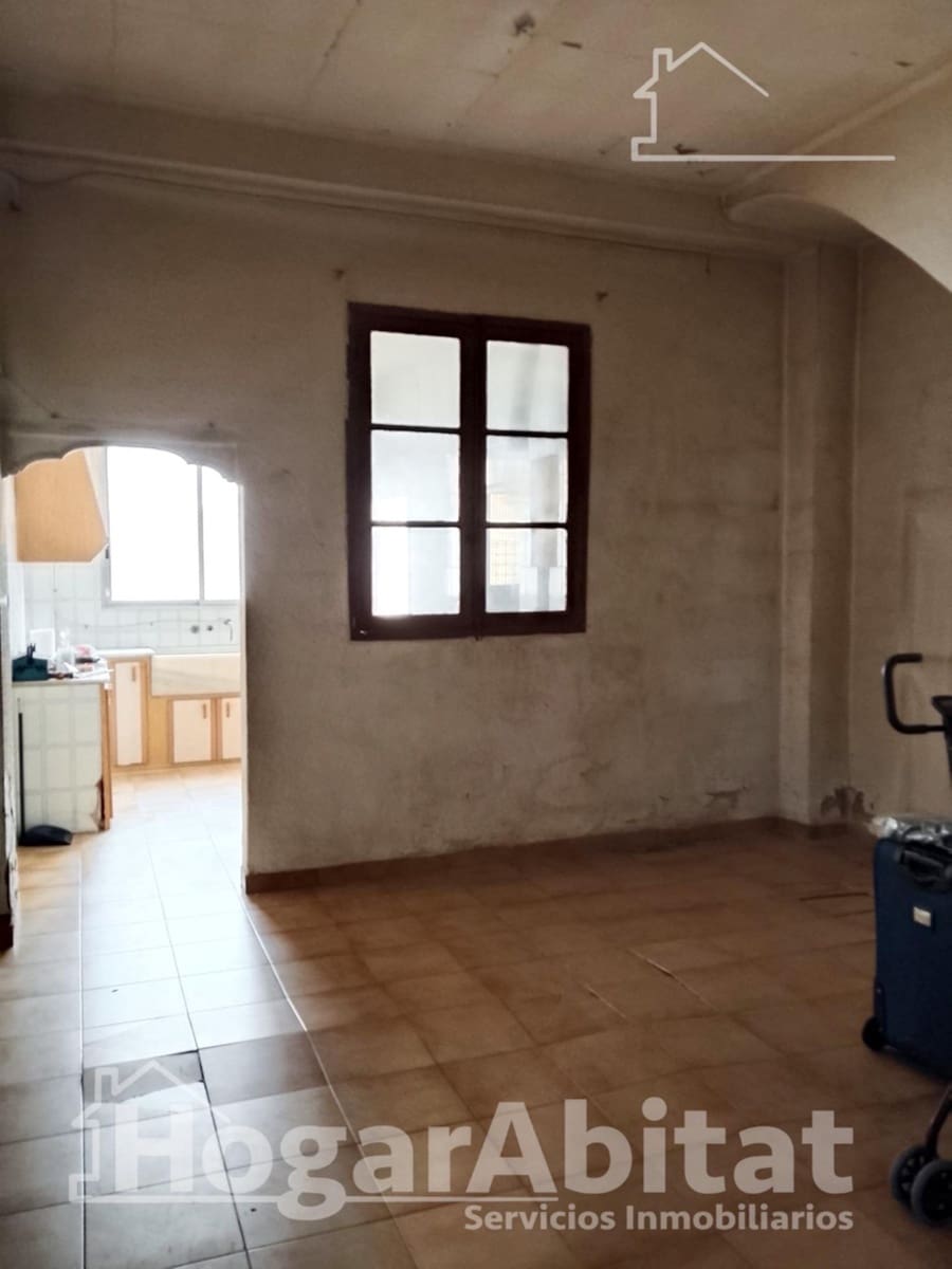 4 bedroom Townhouse for sale in La Pobla de Vallbona with garage - € 330,000 (Ref: 9934273)