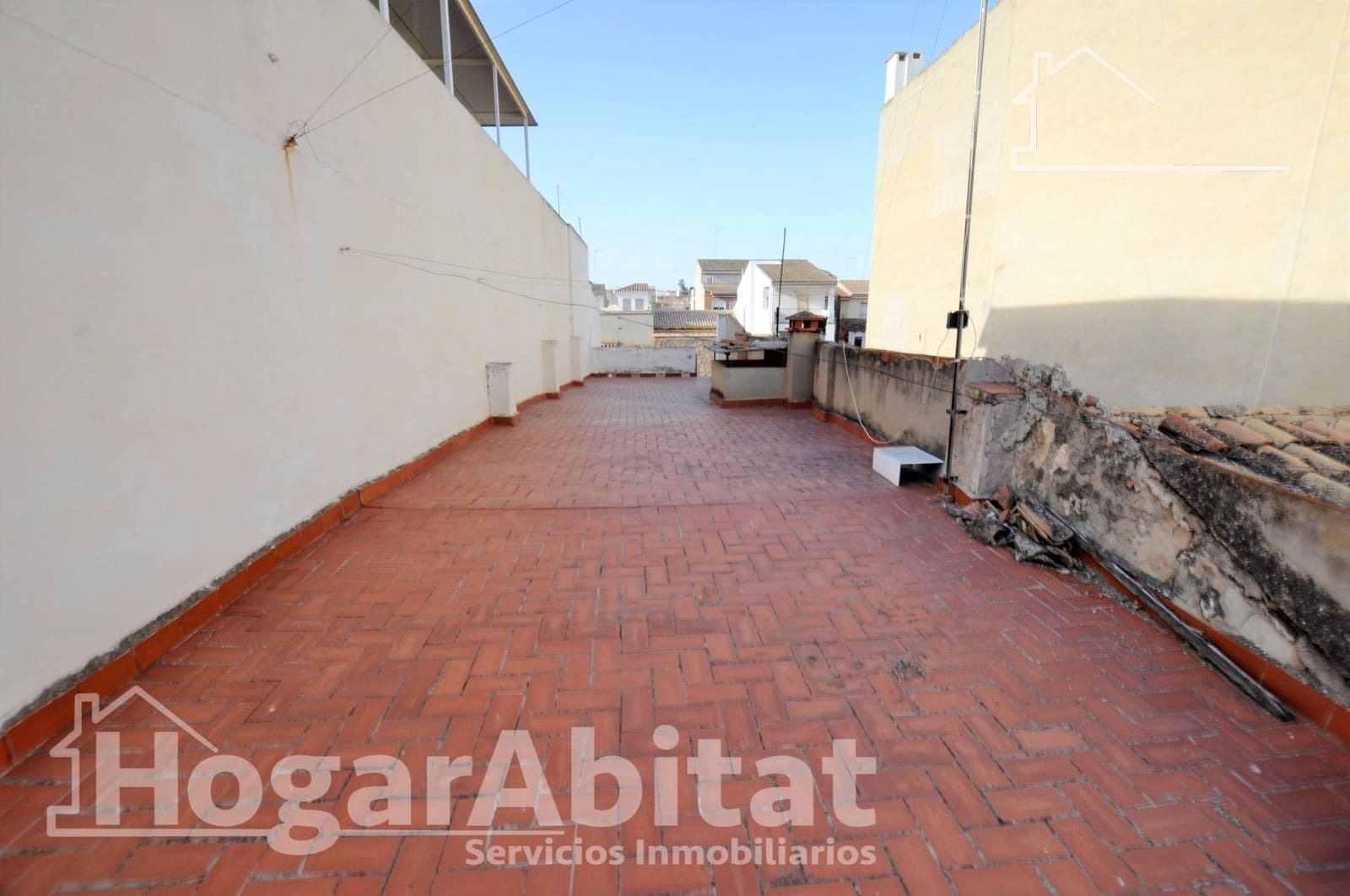 4 bedroom Townhouse for sale in La Pobla de Vallbona with garage - € 330,000 (Ref: 9934273)