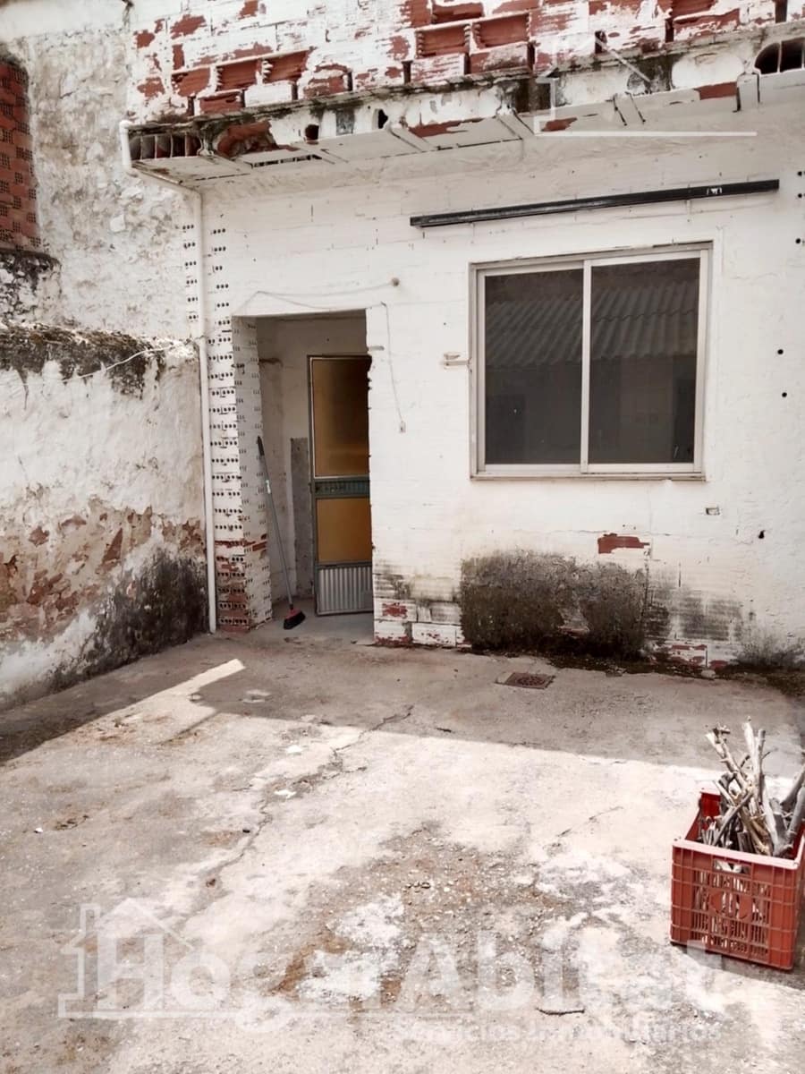 4 bedroom Townhouse for sale in La Pobla de Vallbona with garage - € 330,000 (Ref: 9934273)