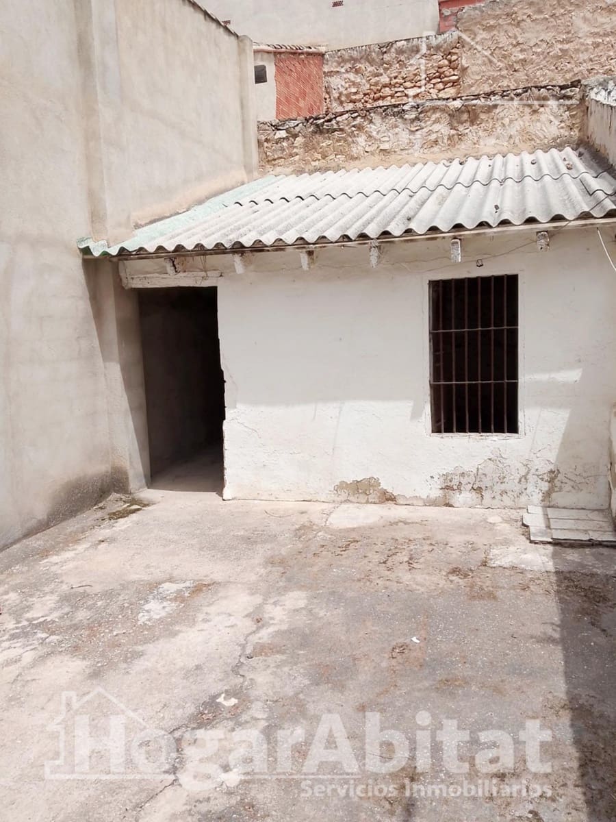 4 bedroom Townhouse for sale in La Pobla de Vallbona with garage - € 330,000 (Ref: 9934273)