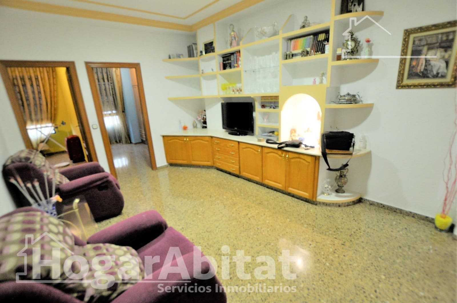 4 bedroom Townhouse for sale in La Pobla de Vallbona with garage - € 330,000 (Ref: 9934273)