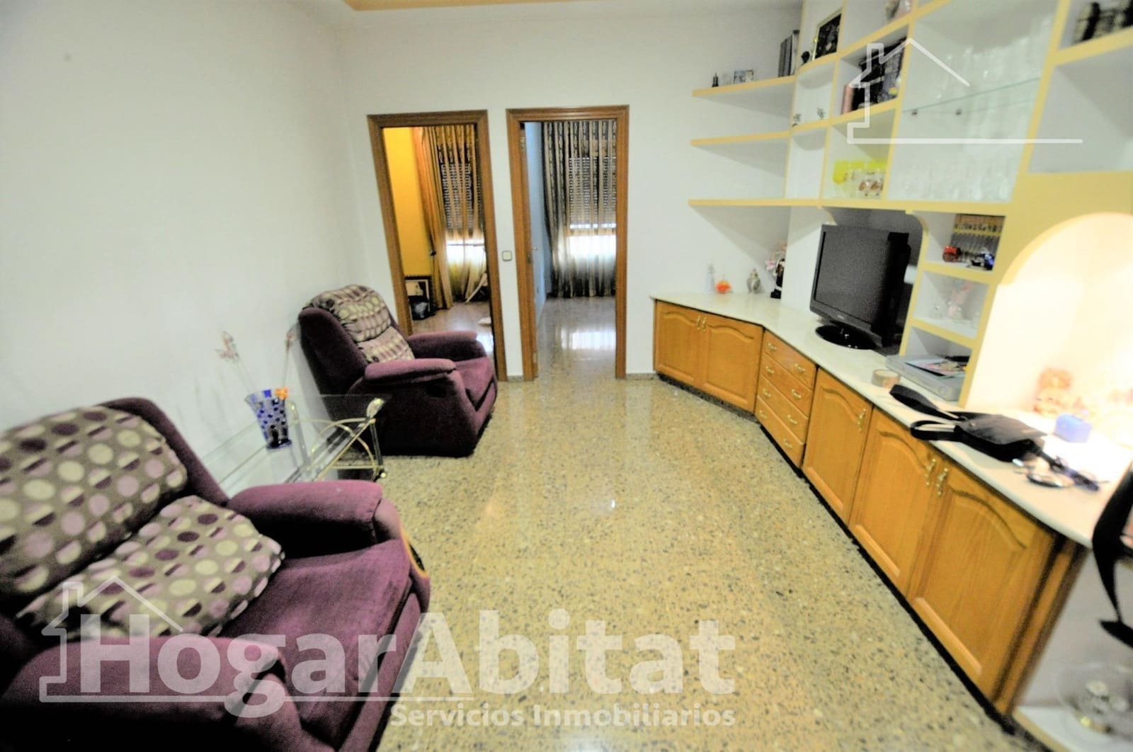 4 bedroom Townhouse for sale in La Pobla de Vallbona with garage - € 330,000 (Ref: 9934273)