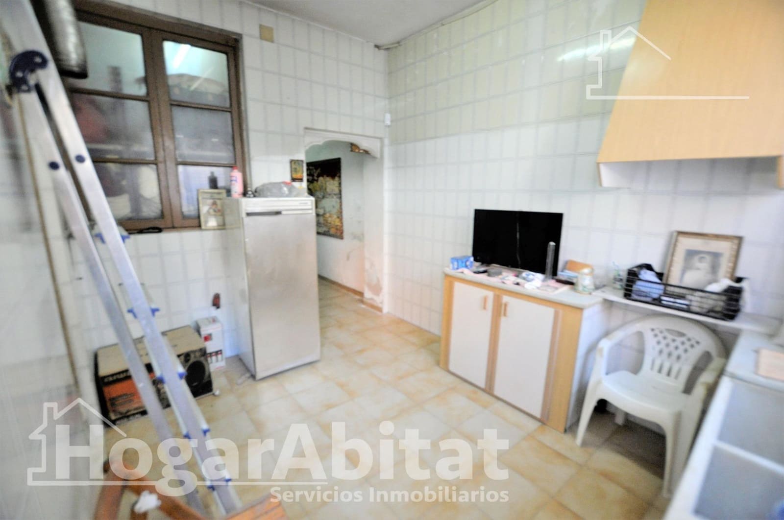 4 bedroom Townhouse for sale in La Pobla de Vallbona with garage - € 330,000 (Ref: 9934273)