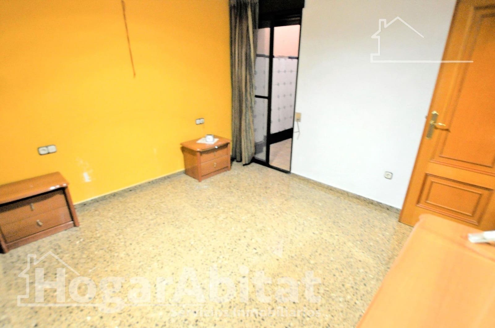 4 bedroom Townhouse for sale in La Pobla de Vallbona with garage - € 330,000 (Ref: 9934273)