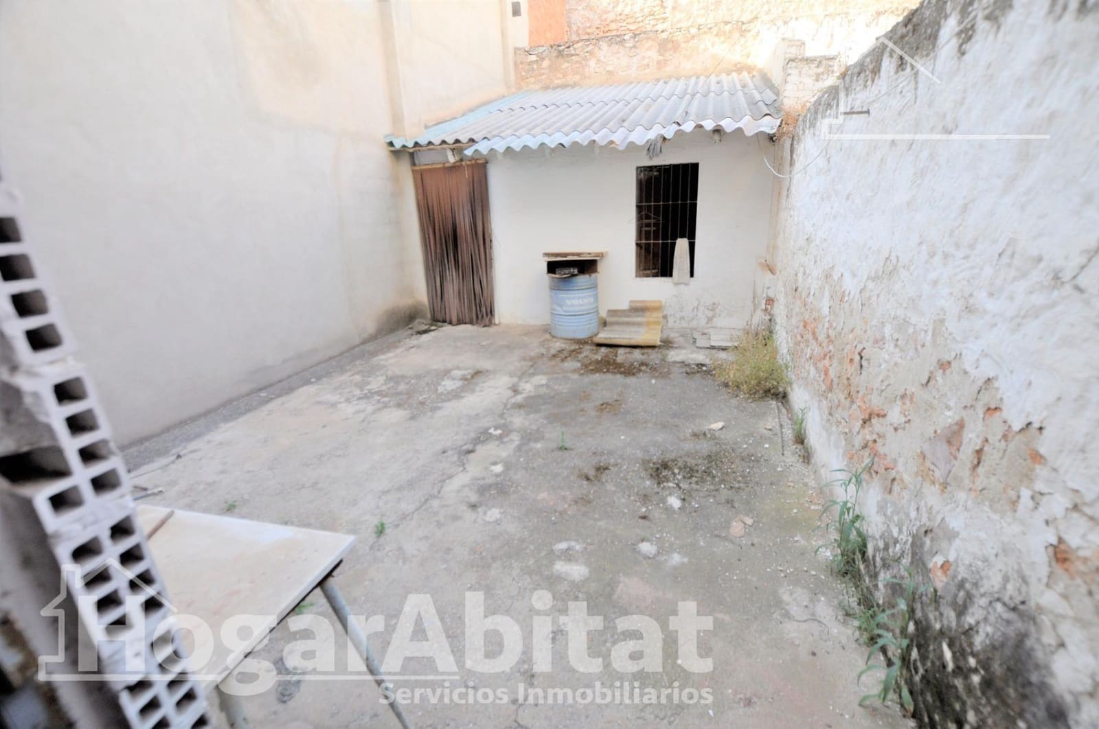 4 bedroom Townhouse for sale in La Pobla de Vallbona with garage - € 330,000 (Ref: 9934273)