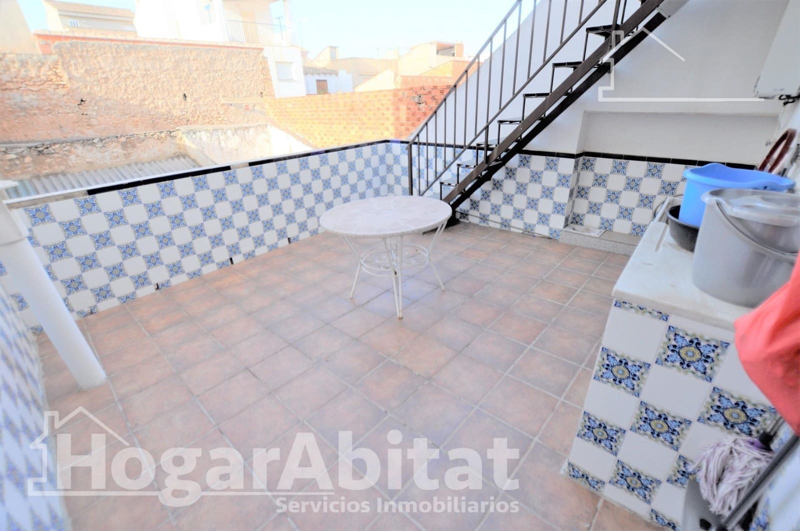 4 bedroom Townhouse for sale in La Pobla de Vallbona with garage - € 330,000 (Ref: 9934273)