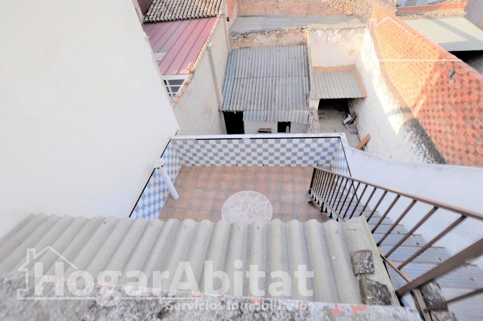 4 bedroom Townhouse for sale in La Pobla de Vallbona with garage - € 330,000 (Ref: 9934273)