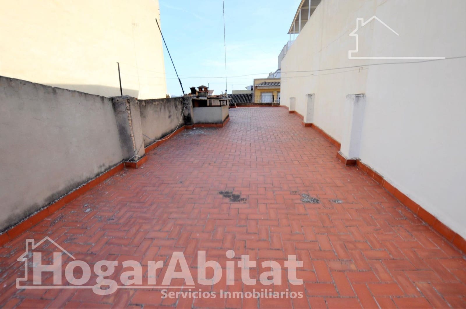 4 bedroom Townhouse for sale in La Pobla de Vallbona with garage - € 330,000 (Ref: 9934273)