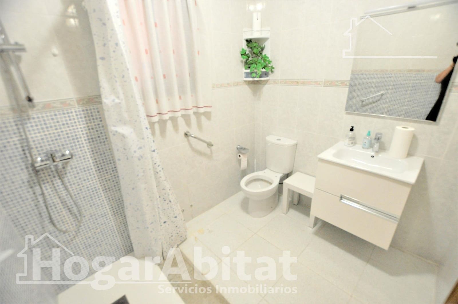 4 bedroom Townhouse for sale in La Pobla de Vallbona with garage - € 330,000 (Ref: 9934273)