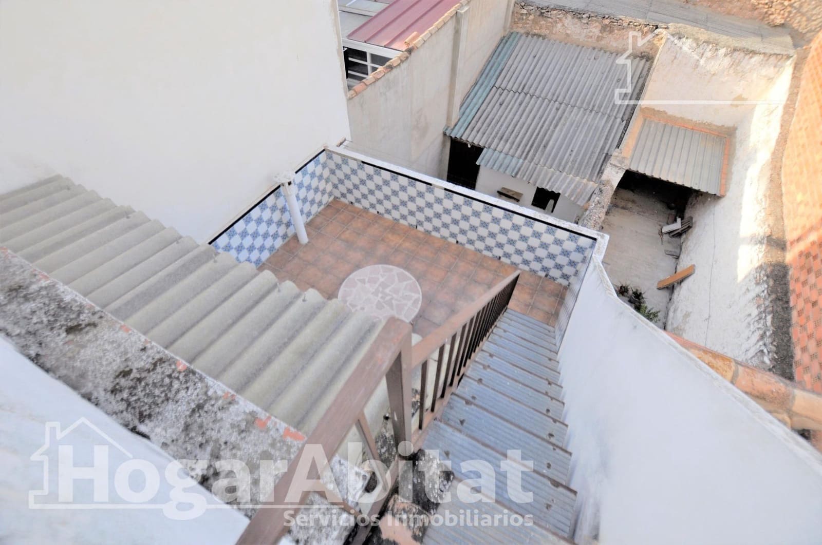 4 bedroom Townhouse for sale in La Pobla de Vallbona with garage - € 330,000 (Ref: 9934273)
