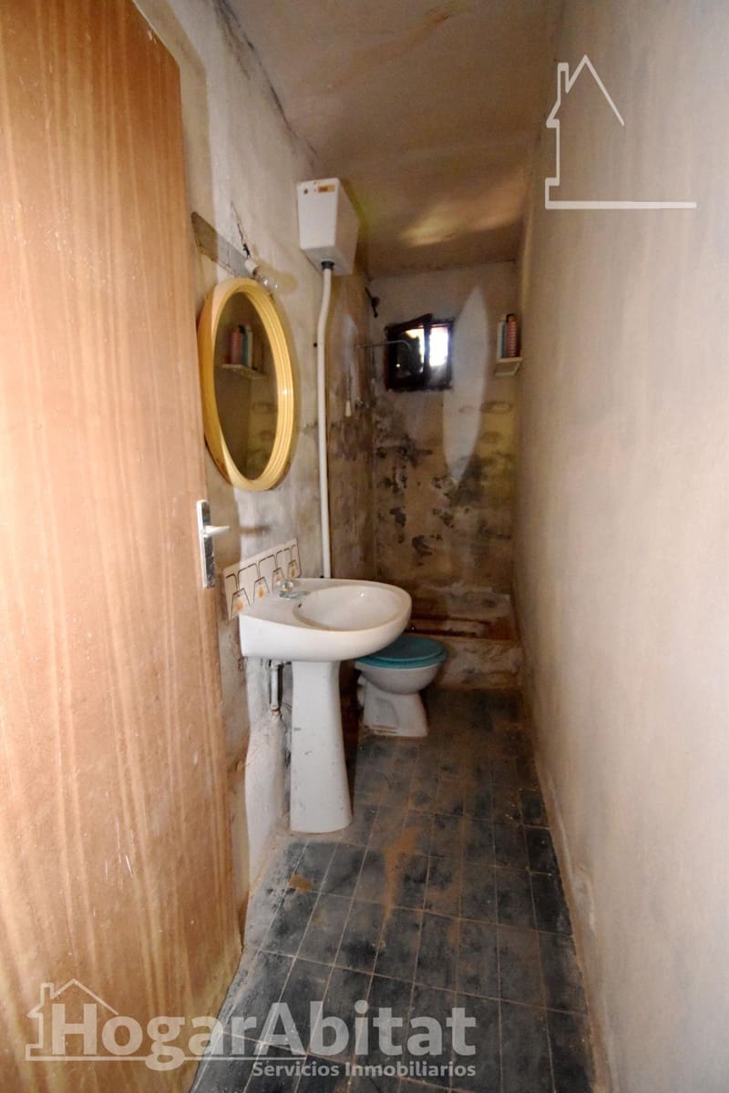 4 bedroom Villa for sale in Carlet with pool garage - € 125,000 (Ref: 9938266)