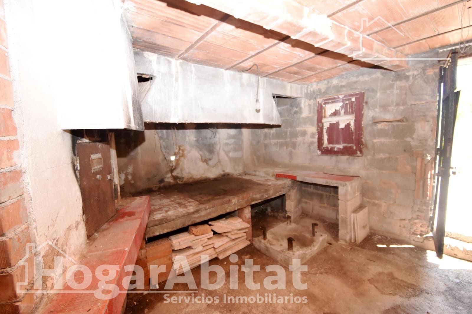 4 bedroom Villa for sale in Carlet with pool garage - € 125,000 (Ref: 9938266)