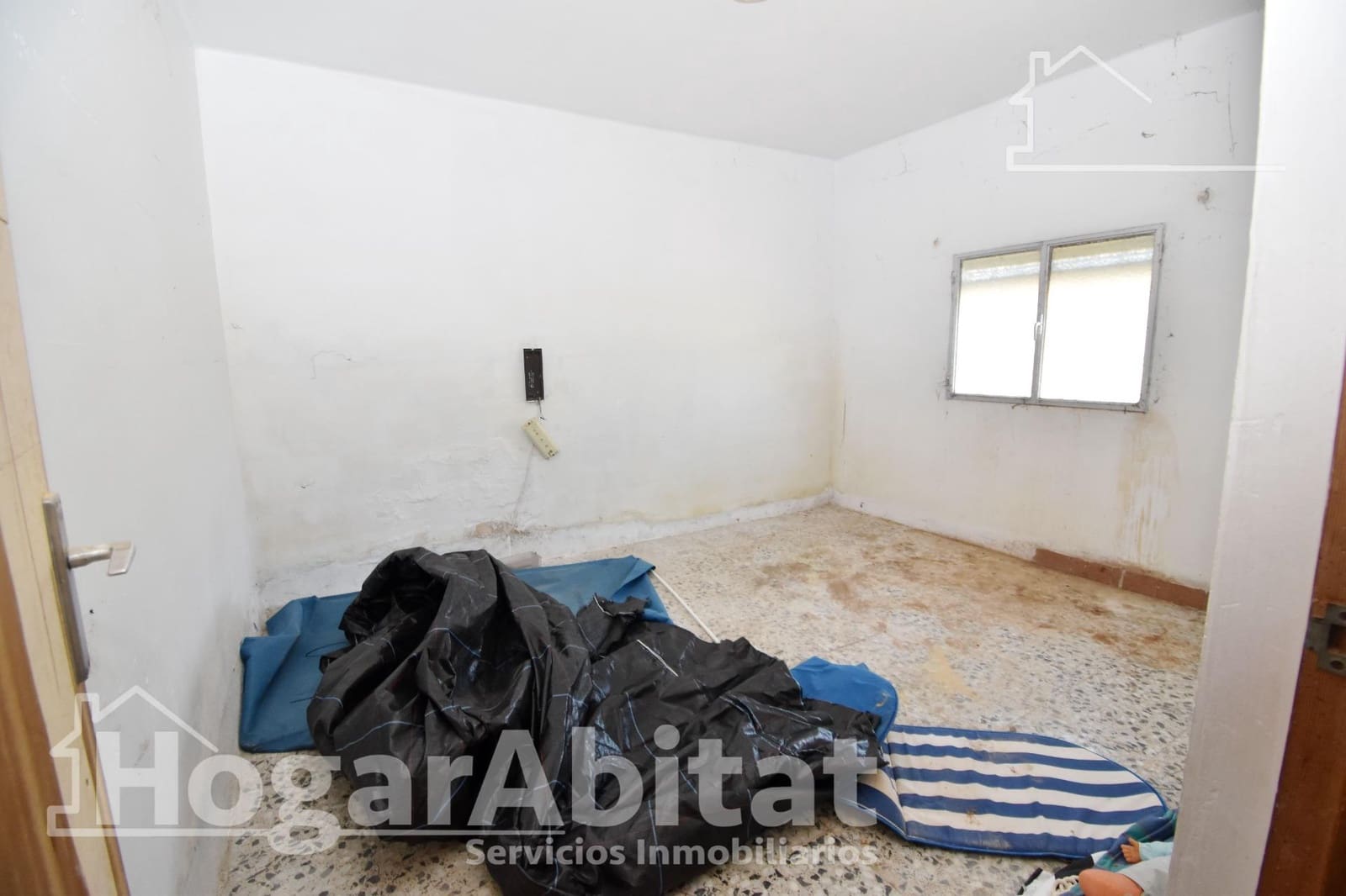 4 bedroom Villa for sale in Carlet with pool garage - € 125,000 (Ref: 9938266)