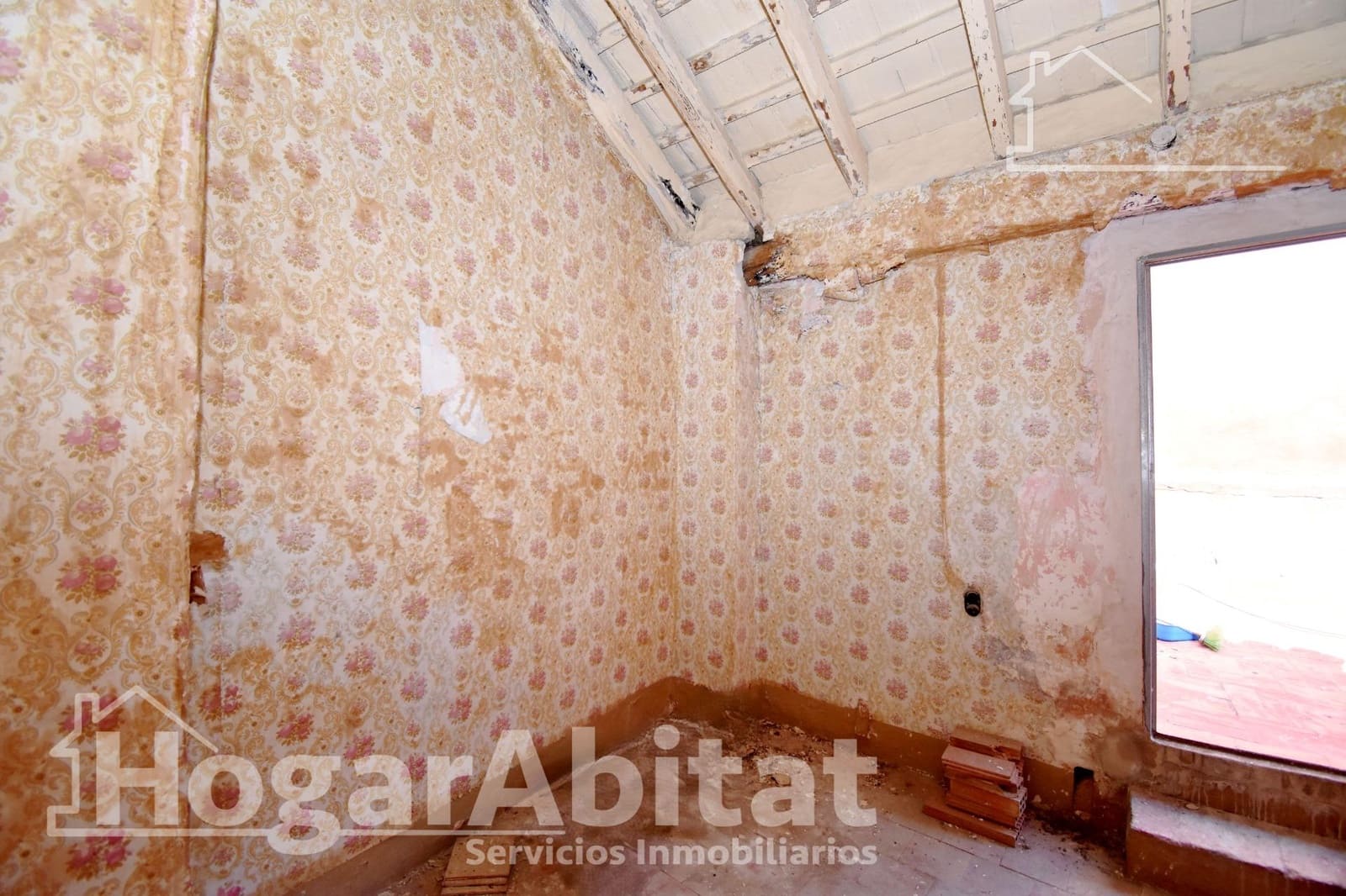 2 bedroom Townhouse for sale in Catarroja - € 80,000 (Ref: 9952692)