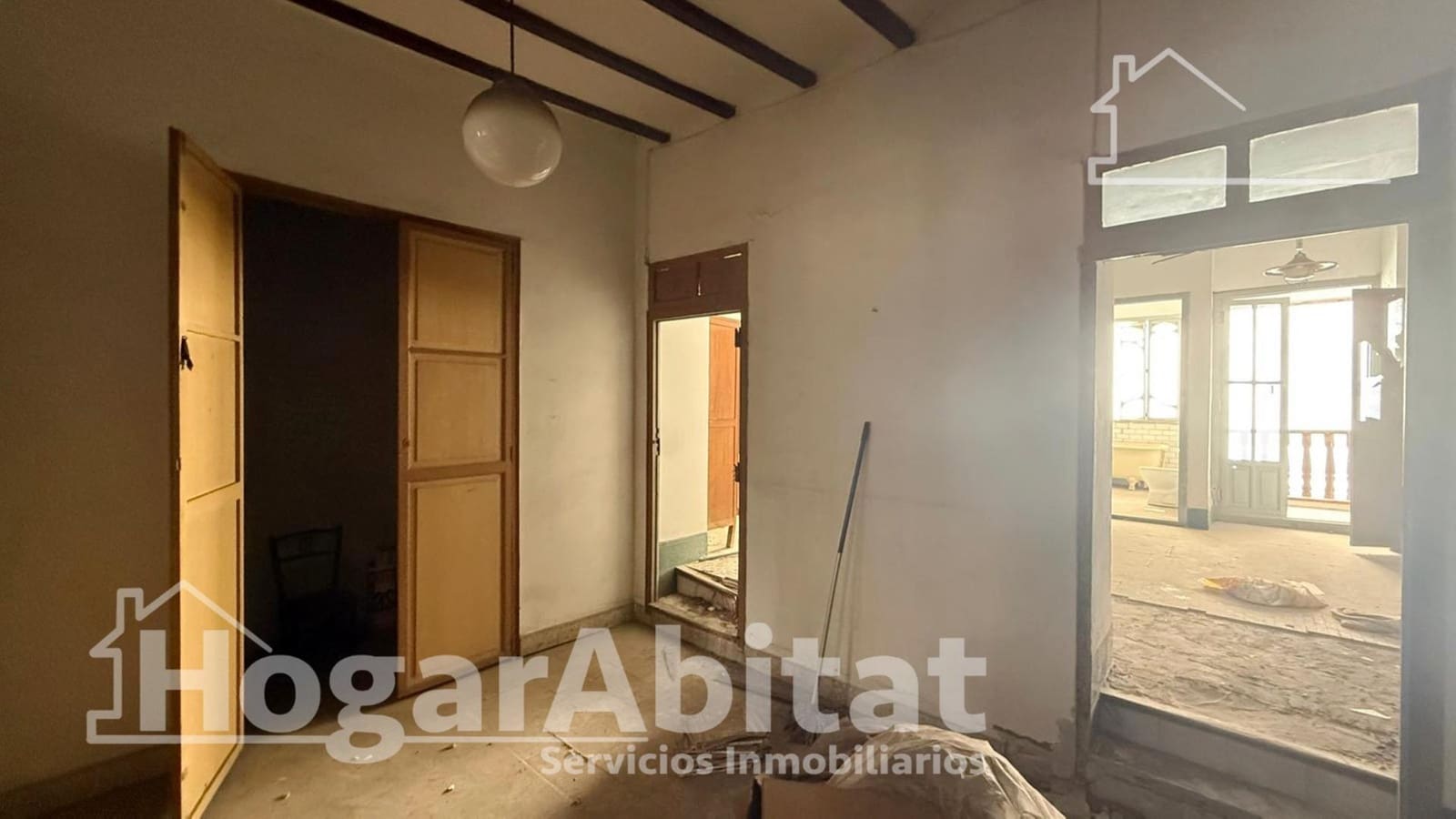 4 makuuhuone Omakotitalo myytävänä paikassa Oliva mukana 
autotalli - 170 000 € (Ref: 9962767)