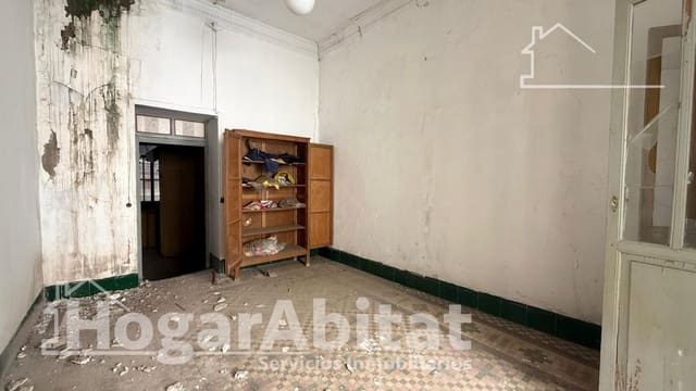 4 slaapkamer Huis te koop in Oliva met garage - € 170.000 (Ref: 9962767)
