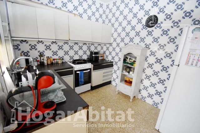 6 bedroom Terraced Villa for sale in Oropesa  - € 280,000 (Ref: 9970643)