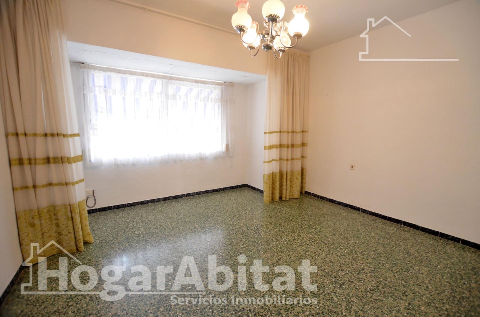 4 bedroom Flat for sale in San Vicente / Sant Vicent del Raspeig - € 240,000 (Ref: 9973365)