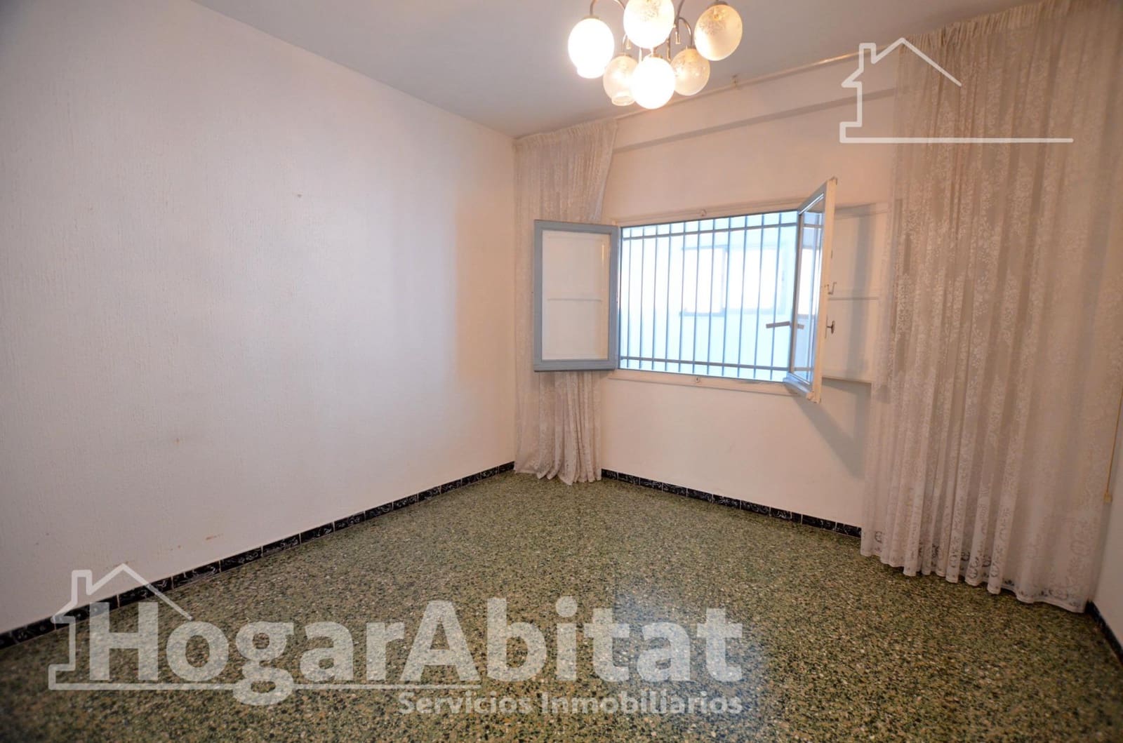 4 bedroom Flat for sale in San Vicente / Sant Vicent del Raspeig - € 240,000 (Ref: 9973365)